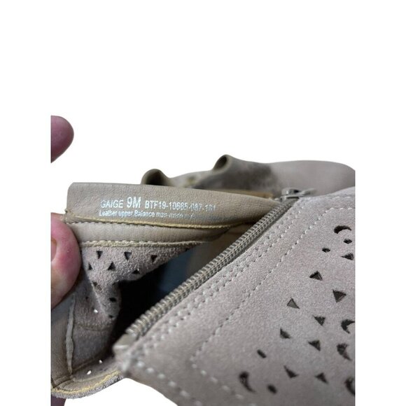 Baretraps Gaige Suede Ankle Bootie Womens 9 Taupe Laser Cutout Leather Boho - Picture 5 of 8